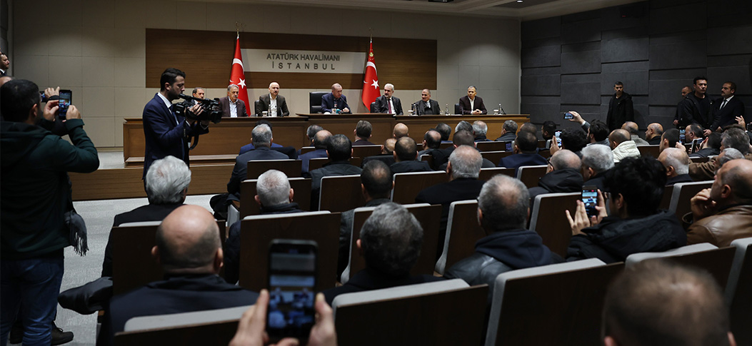 Cumhurbaşkanı Erdoğan, İstanbul'da minibüs odaları başkanları ve şoförleriyle buluştu